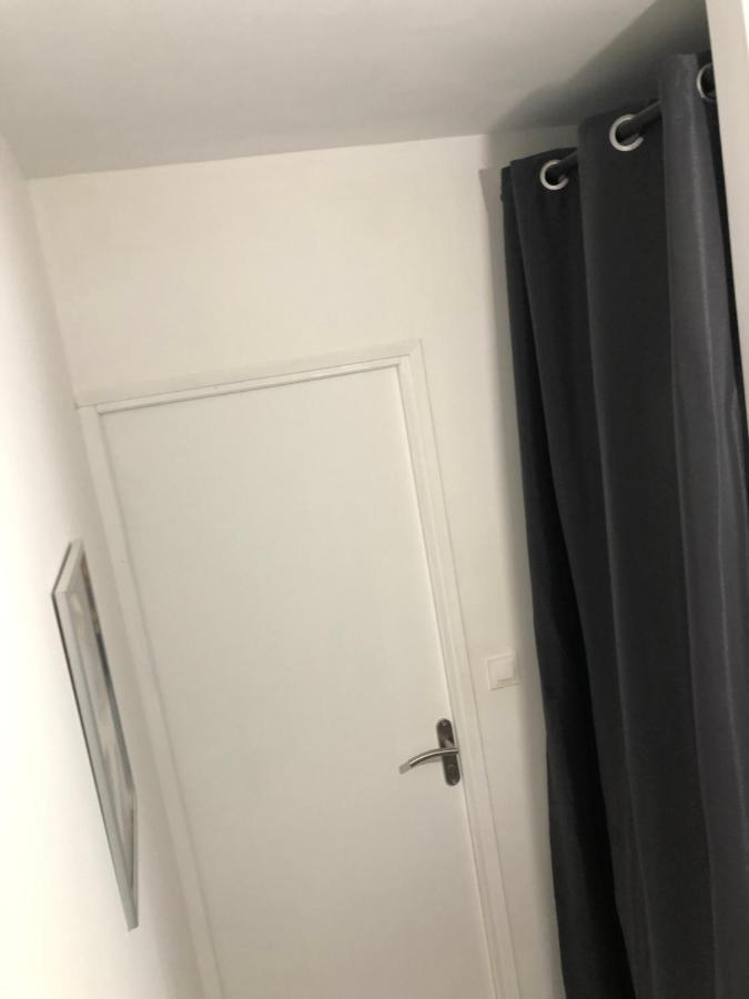 Cosy Appartement Au Plein Centre De Ruffec Esterno foto