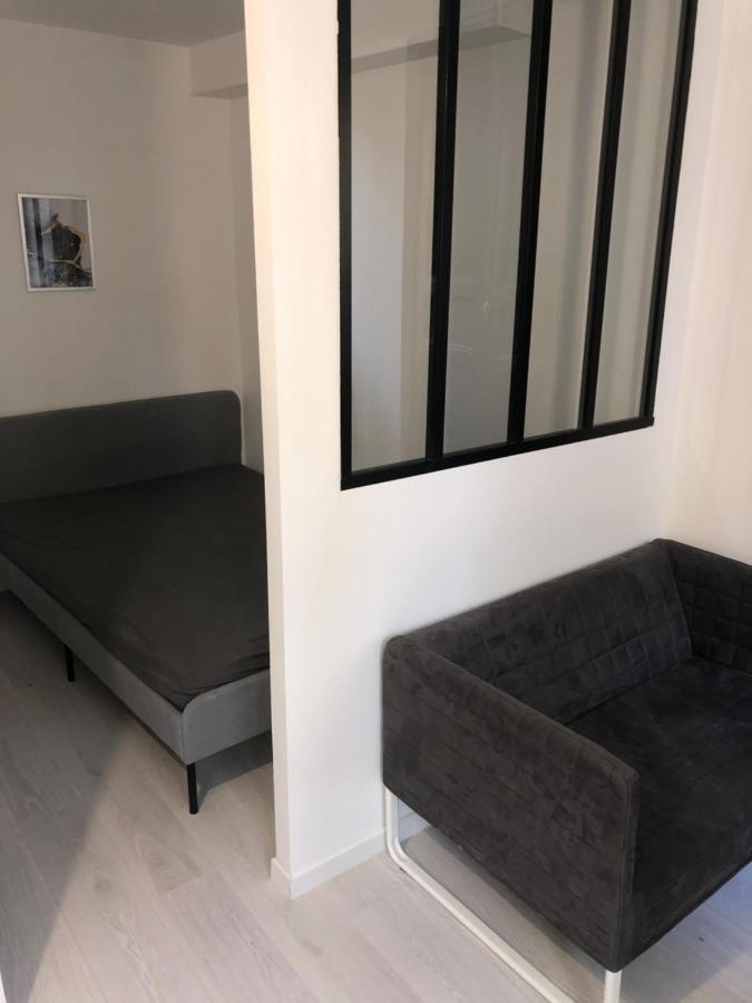 Cosy Appartement Au Plein Centre De Ruffec Esterno foto