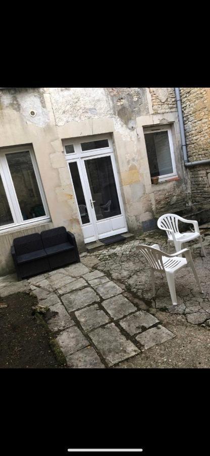 Cosy Appartement Au Plein Centre De Ruffec Esterno foto